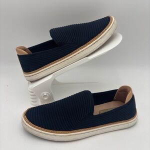 UGG Women's‎ Navy and Tan Slip-On Sneakers